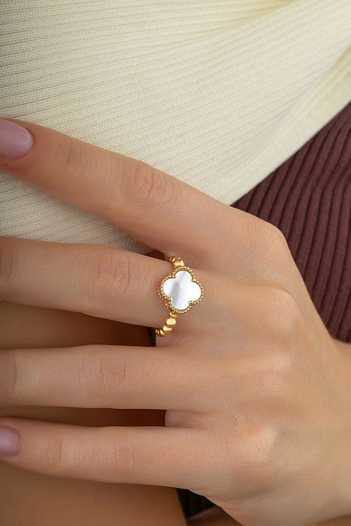 White Reflective Clover Gold Ring