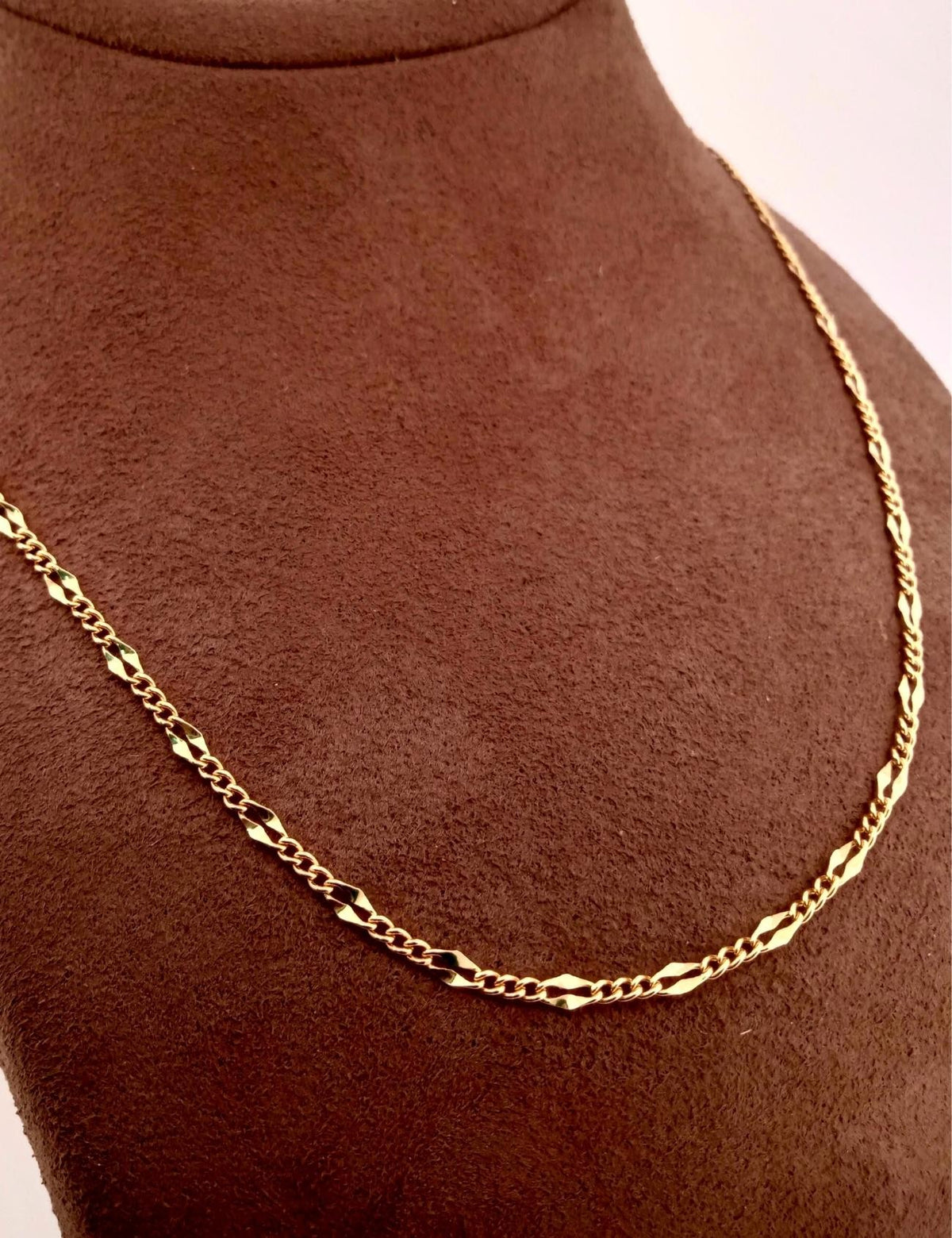 14K Boomerang Detail Bold Chain Gold Necklace