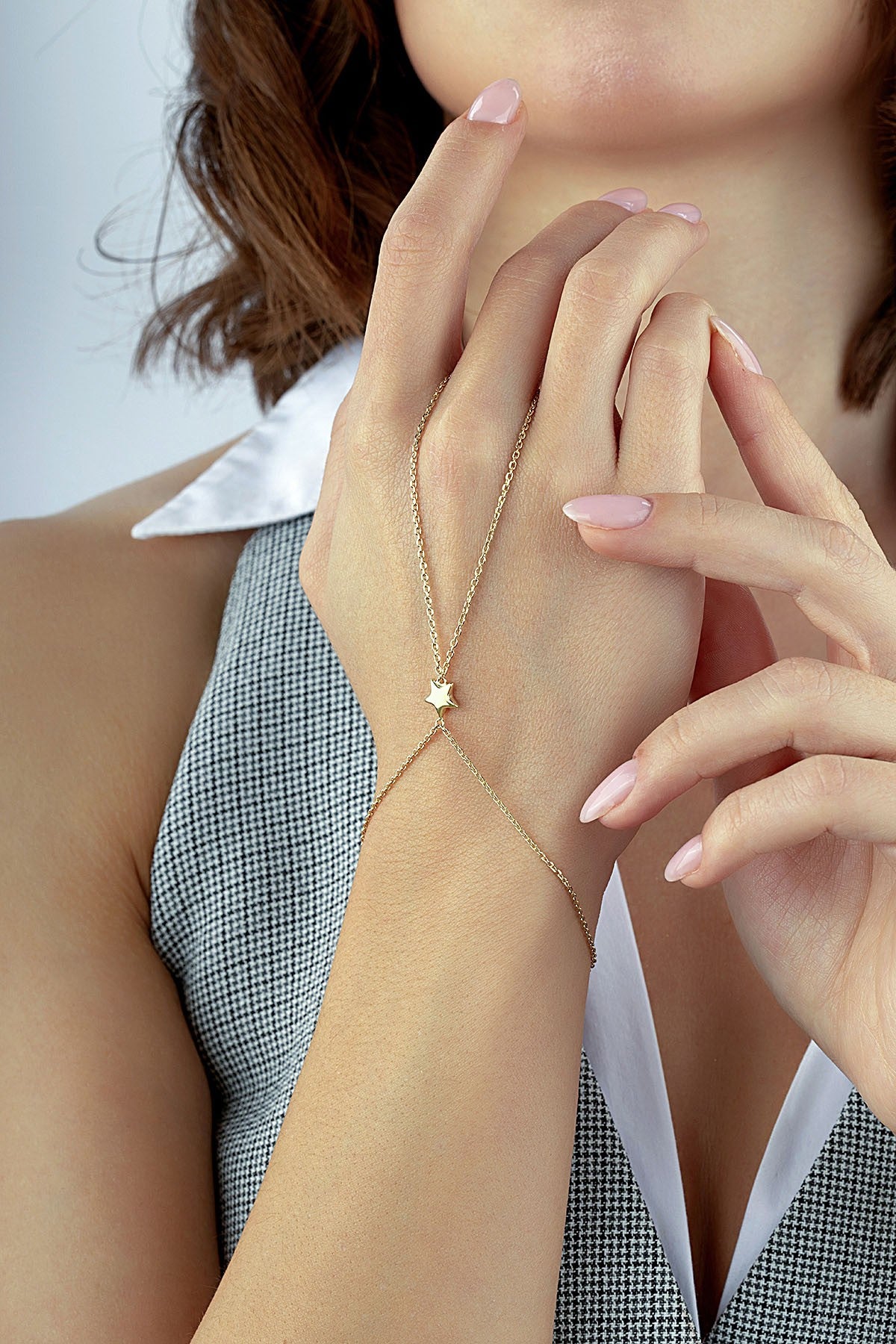 14K Single Star Gold Hand Chain Bracelet Main image