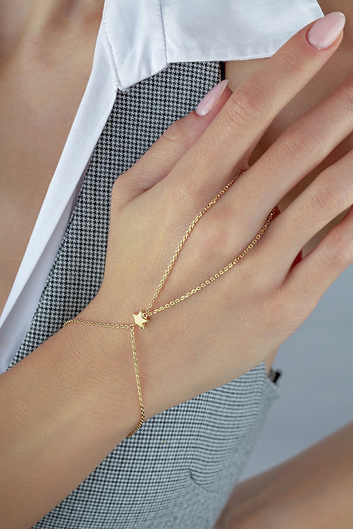 14K Single Star Gold Hand Chain Bracelet Secondary image
