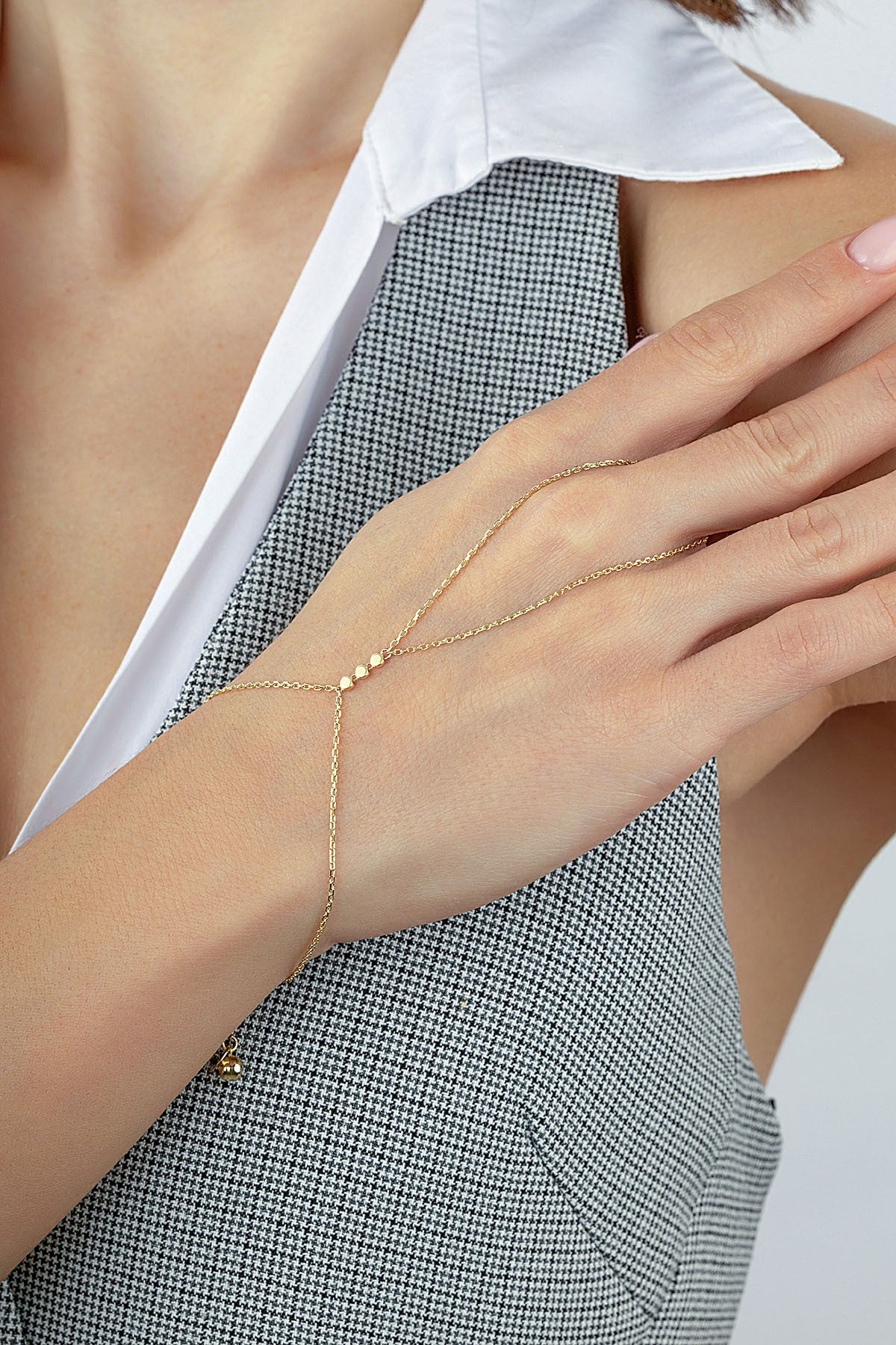 14K 3 Dot Gold Hand Chain Bracelet Main image