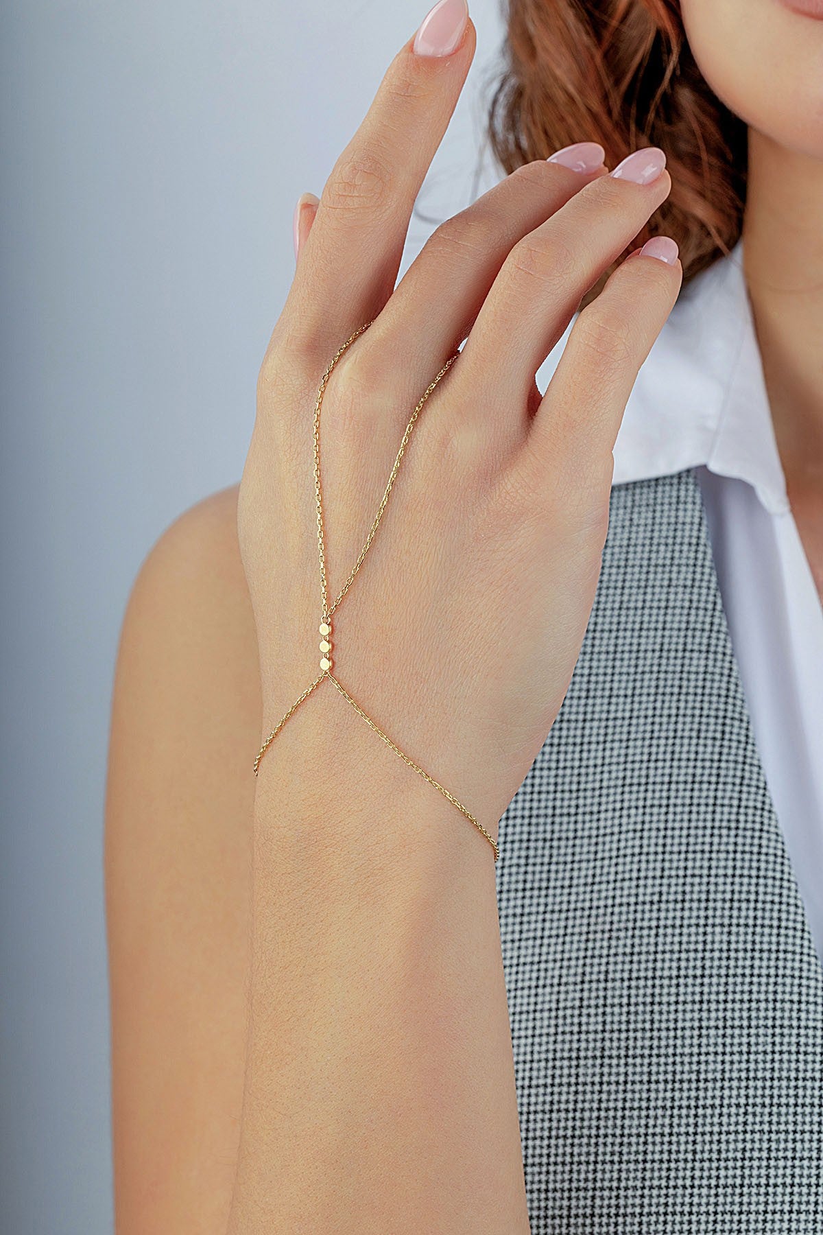 14K 3 Dot Gold Hand Chain Bracelet Secondary image