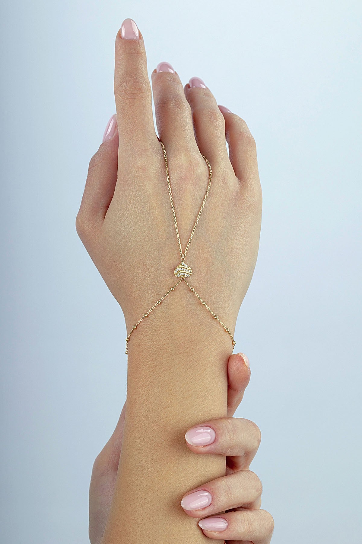 14K Striped Stone-Set Heart Gold Hand Chain Bracelet