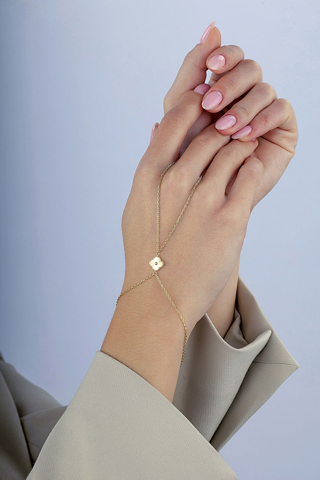 14K Patterned Clover Gold Hand Chain Bracelet