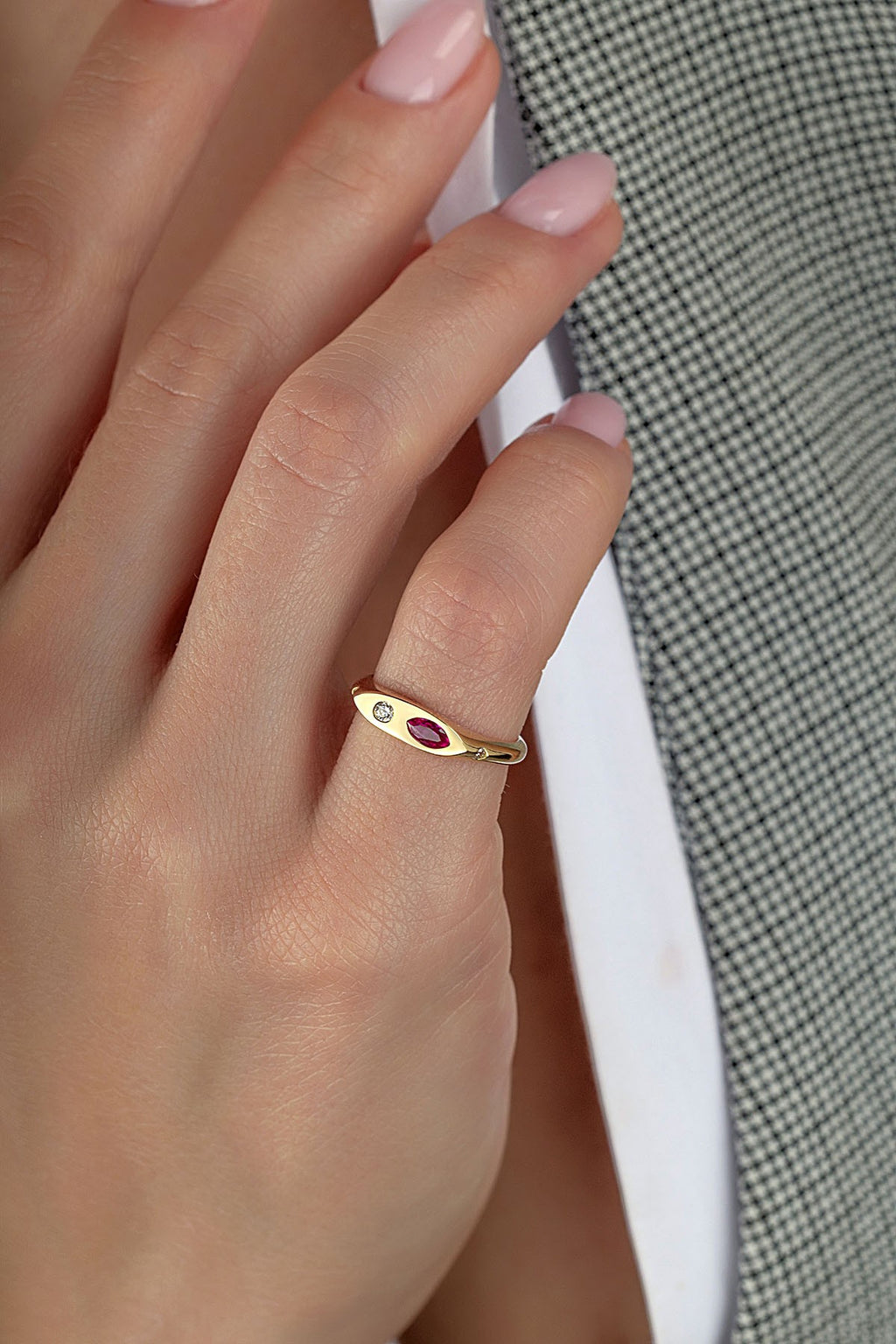 Diamond-Cut Burgundy Stone-Set Pinky Gold Ring
