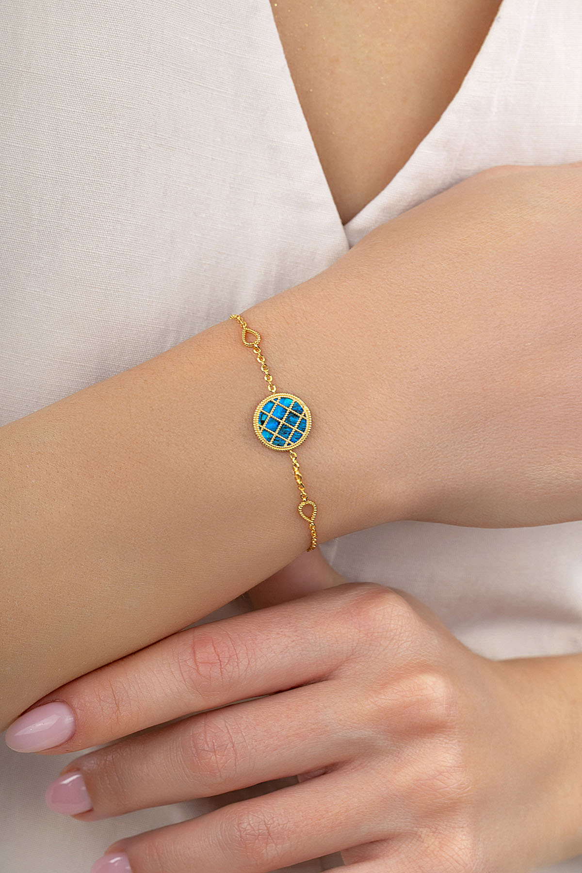 Reversible Blue White Mother-of-Pearl Gold Bracelet Secondary image