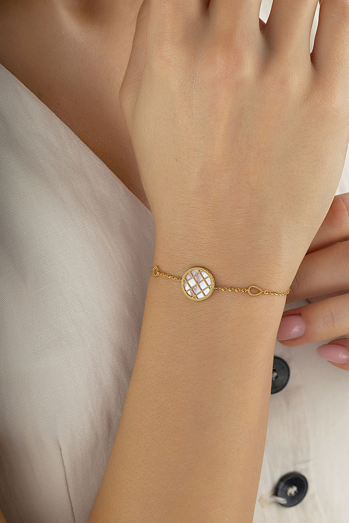 Reversible Pink White Mother-of-Pearl Gold Bracelet Secondary image